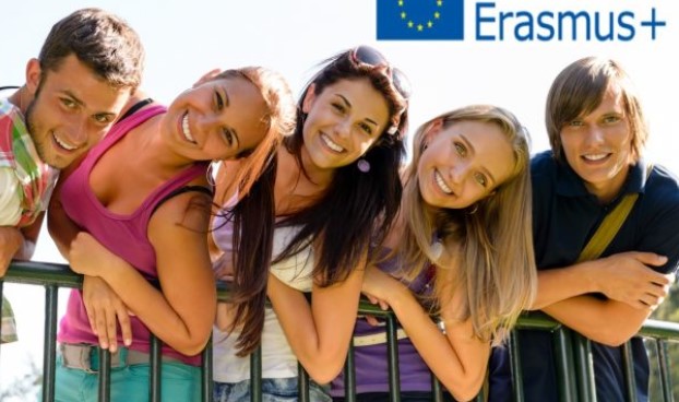 Junge Leute lieben Erasmus